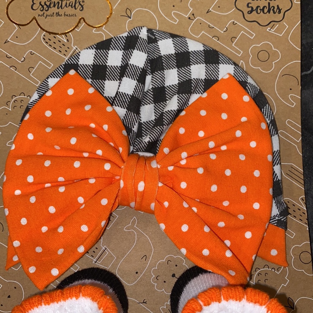 Baby Essentials Fall Hat & Socks Set - Picture 3 of 4